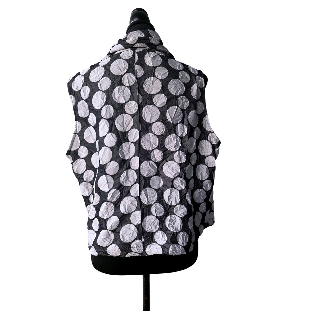 Sleeveless Polka Dot Asymmetrical Vest - Black & White - Picture 2 of 12